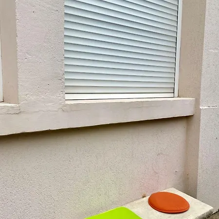 Integral , La Defense Paris , Propre A Cote De Tous Commodite * Nanterre