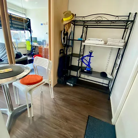 Integral , La Defense Paris , Propre A Cote De Tous Commodite