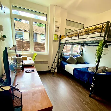Integral , La Defense Paris , Propre A Cote De Tous Commodite Nanterre